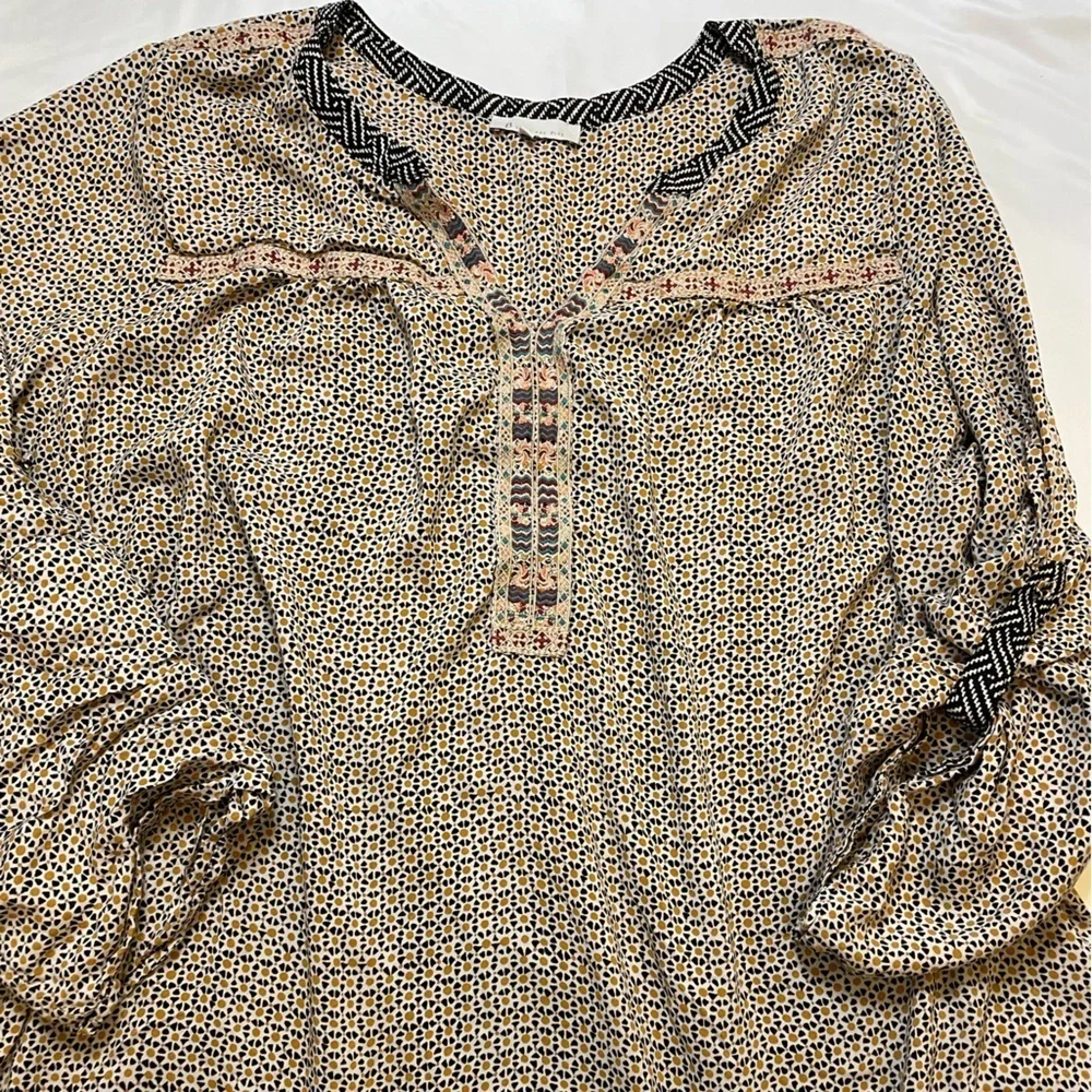 B skies are blue size 2X abstract blouse - Picture 3 of 11